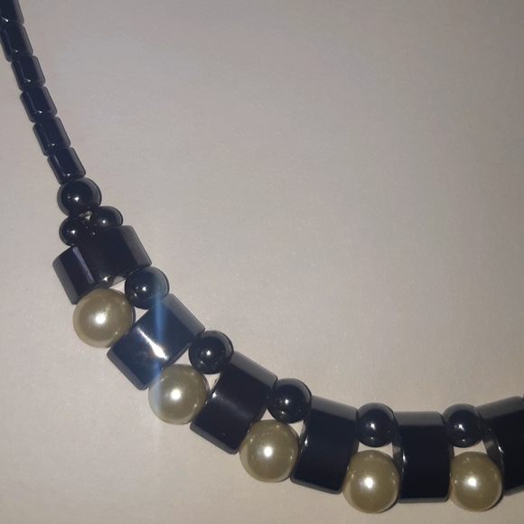 (7) Sleek classy Hematite with Faux Pearl Necklace - Picture 4 of 7